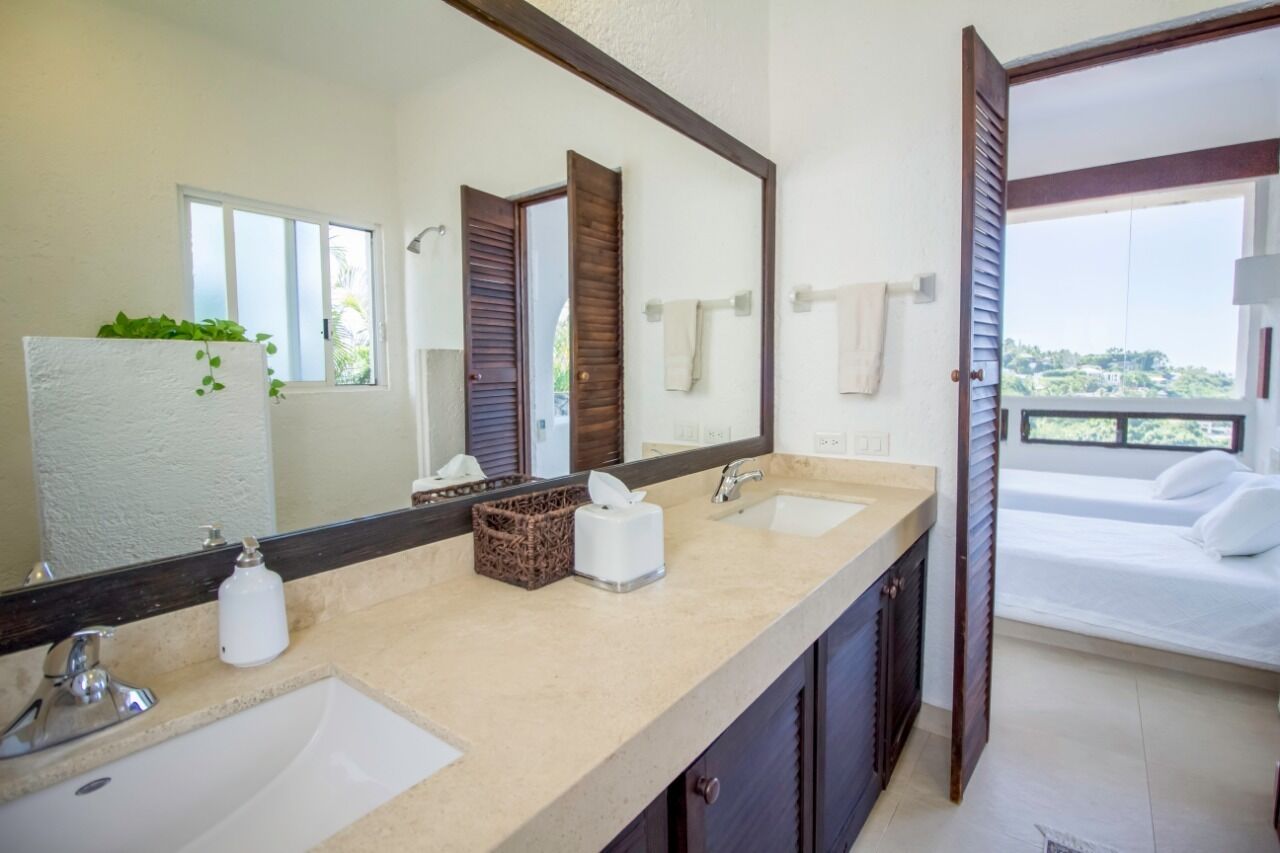 Beautiful Mediterranean-style house with spectacular views of the bay