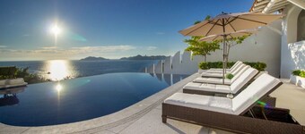 Beautiful Mediterranean-style house with spectacular views of the bay