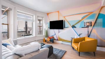 TV, Netflix, Hulu, streaming services