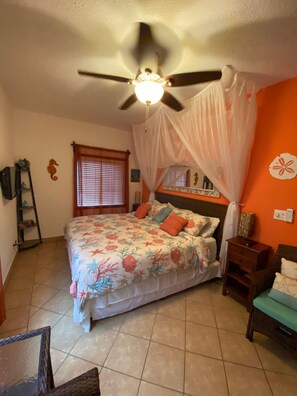 3 bedrooms, iron/ironing board, travel crib, WiFi - Island Loft @ The Blue Bahia Resort in Sandy Bay (Roatan)