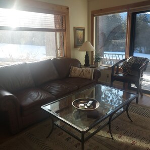 Smart TV, caminetto, stampante