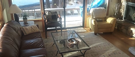 Smart TV, chimenea y impresora