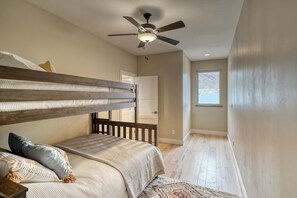 4 bedrooms, iron/ironing board, free WiFi, bed sheets