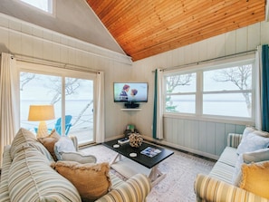 Smart TV y chimenea 