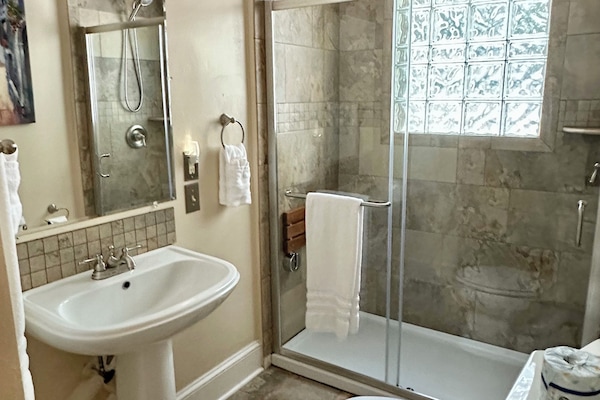 Black Bear Room | Bathroom | Designer toiletries, hair dryer, bathrobes, towels