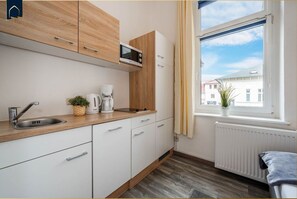 Fridge, microwave, stovetop, dishwasher