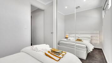 3 bedrooms, iron/ironing board, WiFi, bed sheets