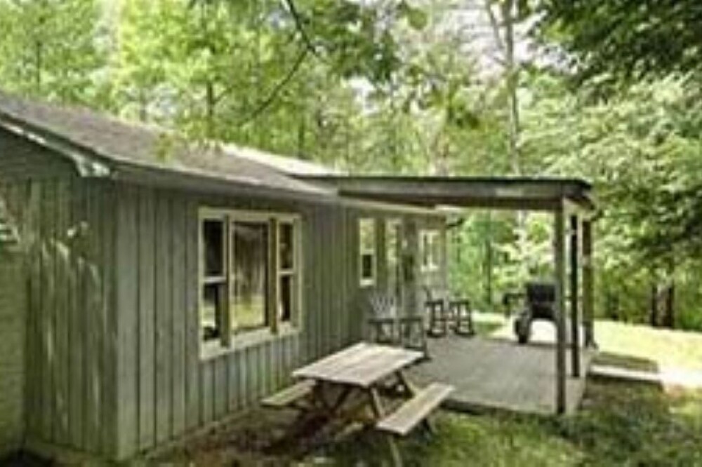 Hemlock Lane--Secluded, Hot Tub 5 miles to Old Man's Cave
