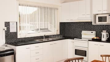 Casa | Cozinha privada | Geladeira grande, micro-ondas, fogão, cooktop