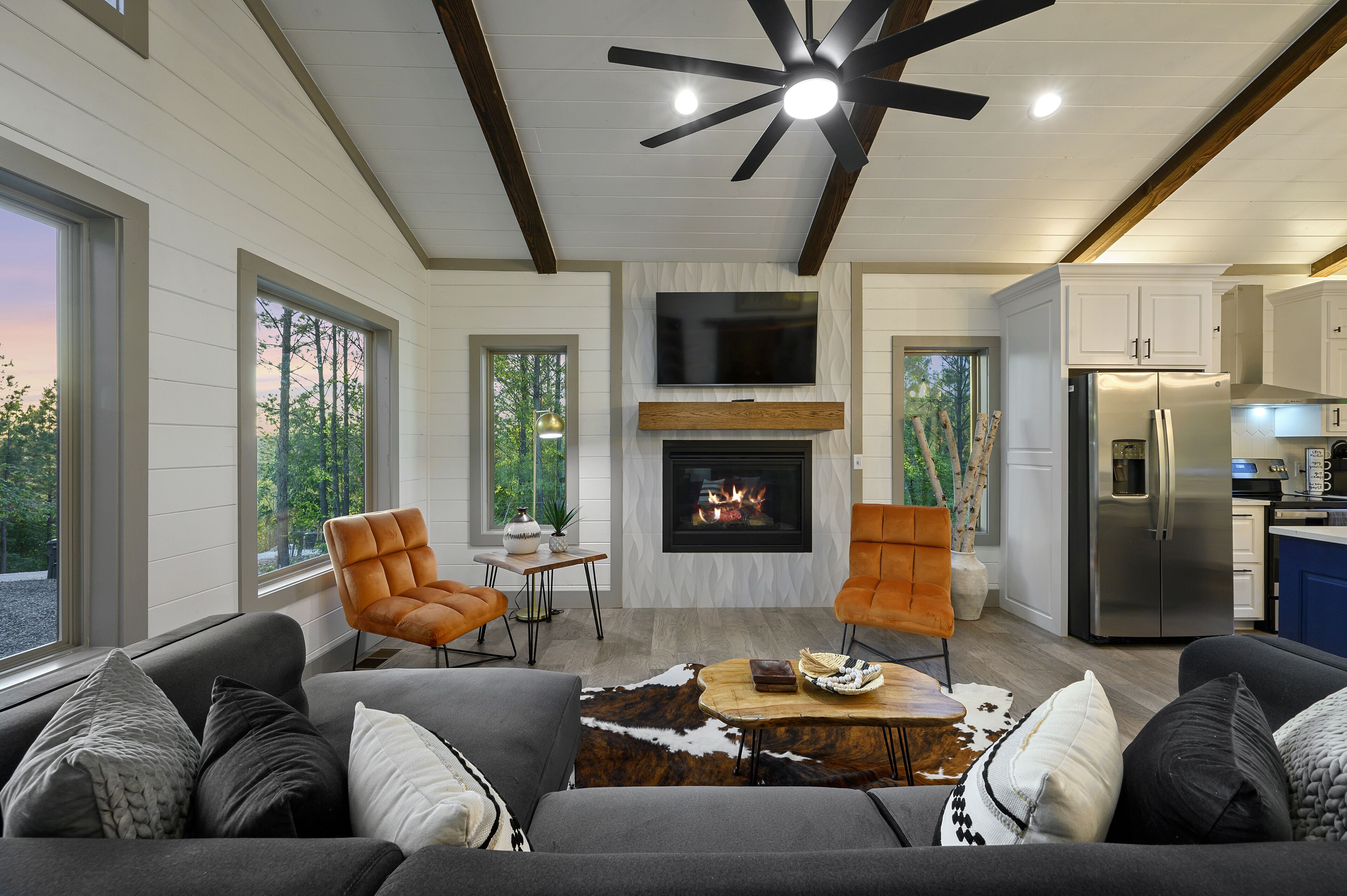 Aspen Peaceful Couples Cabin, CornHole, HotTub, FirePit, PetFriendly