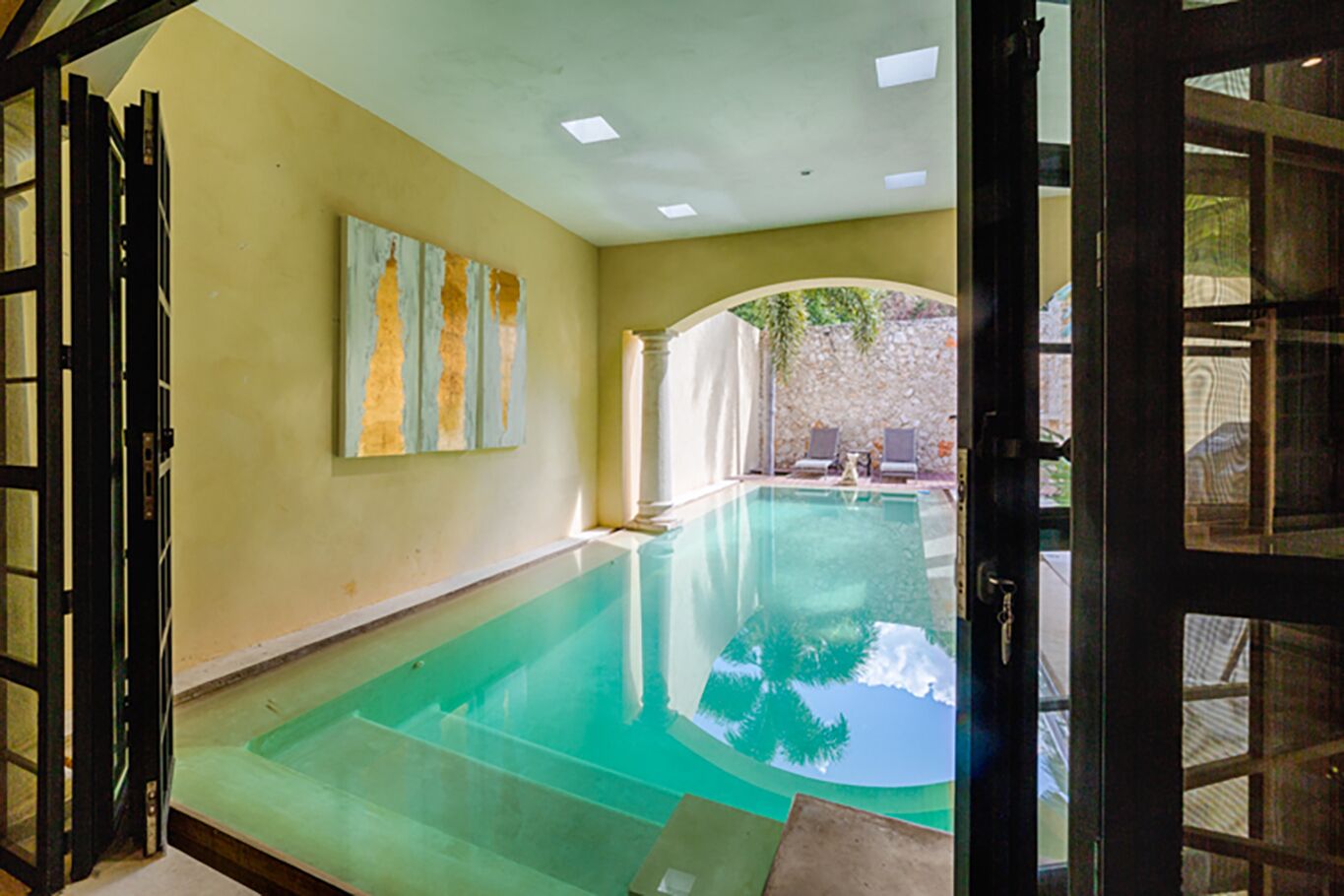 室內泳池、室外泳池