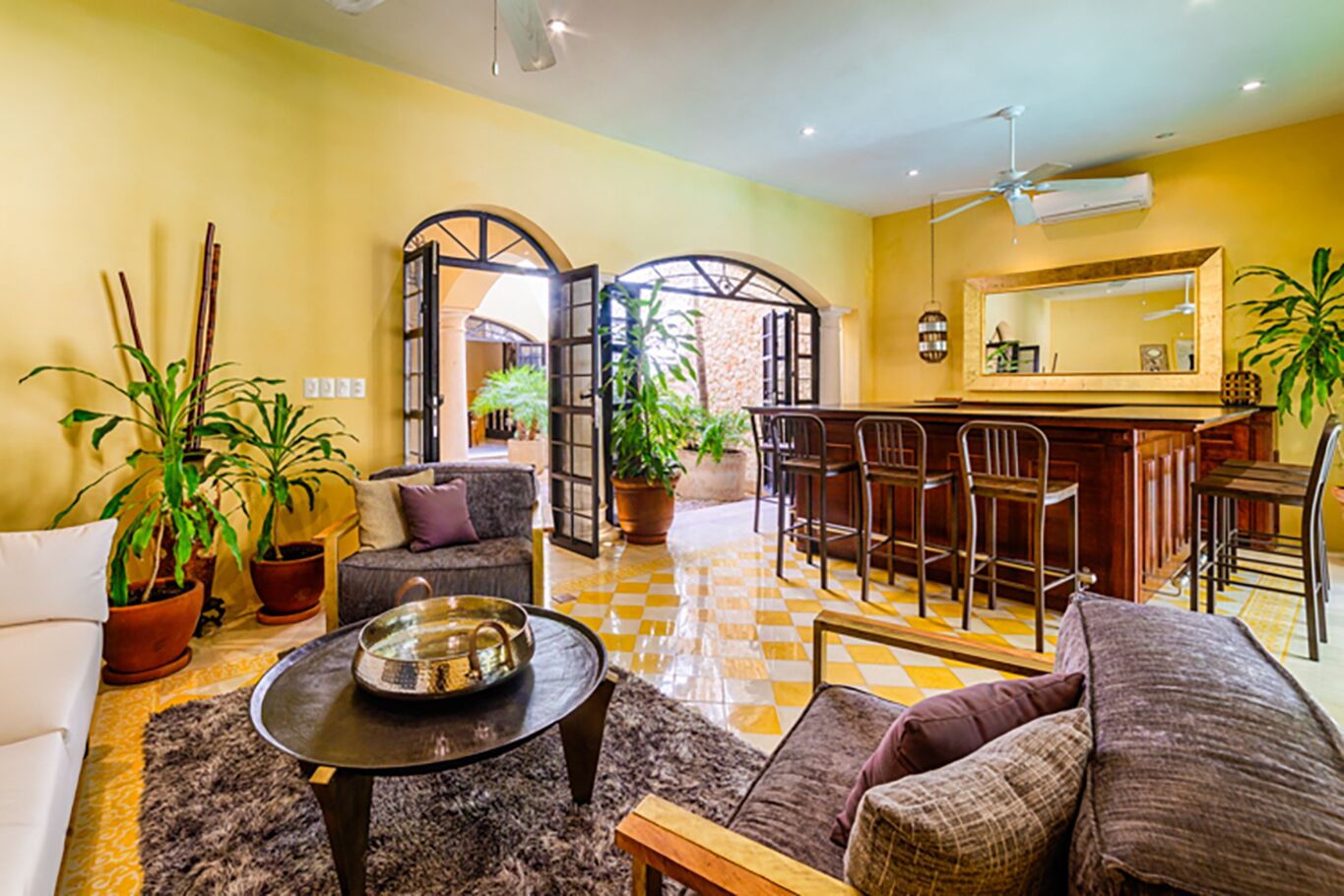 Casa Latida, a jem a block from Paseo Montejo