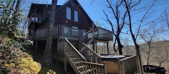 Hot Tub, WiFi & Pool Table - Mountain Rose