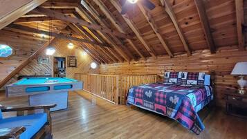 2 bedrooms, desk, WiFi, bed sheets