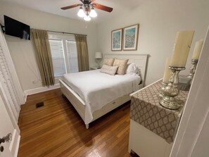 3 bedrooms, desk, iron/ironing board, free WiFi