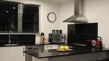 Réfrigérateur, four, plaque de cuisson, lave-vaisselle