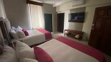 Chambre Double Deluxe, 2 grands lits | 1 chambre, rideaux occultants, fer et planche Ă repasser, Wi-Fi gratuit