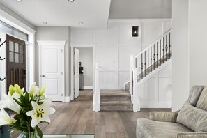 Interior - Unbeatable Location for Your Stampede Trip! (Calgary)