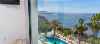Luxury villa, breathtaking views and heated pool