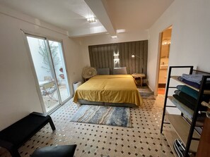 3 habitaciones, escritorio, wifi gratis y ropa de cama 