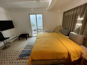 3 chambres, bureau, Wi-Fi gratuit, draps fournis