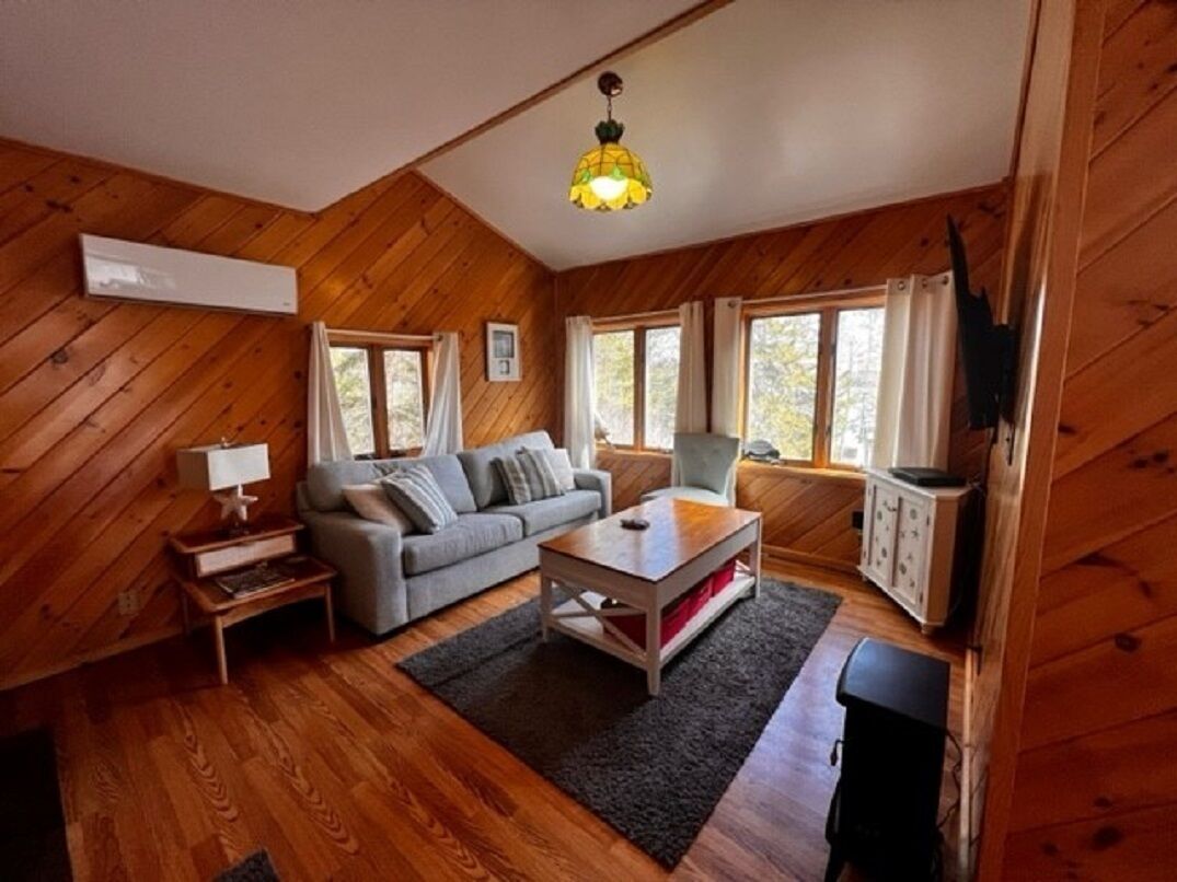 Waterfront Cottage on Dyer Bay - Affordable Private Paradise