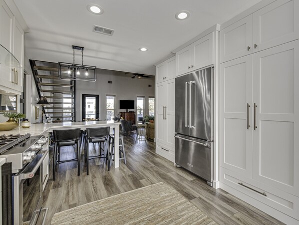 Private kitchen - Recently Renovated Canal Home in OIB bring your boat or just float ! (Ocean Isle Beach)