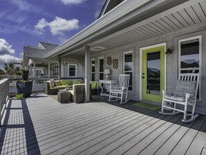 Terrace/patio - Recently Renovated Canal Home in OIB bring your boat or just float ! (Ocean Isle Beach)
