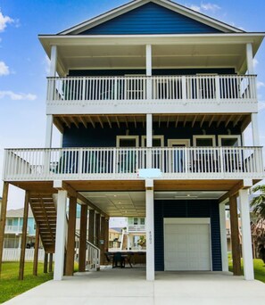 Exterior - Blue Escape Gulf and canal views! Beach right across the street! (Galveston)