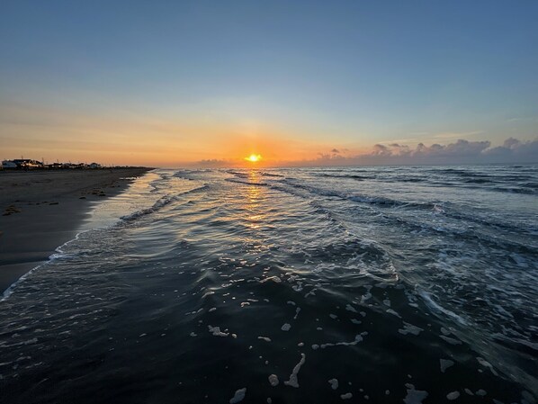 Beach towels - Blue Escape Gulf and canal views! Beach right across the street! (Galveston)