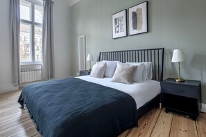 1 slaapkamer, een strijkplank/strijkijzer, wifi, beddengoed