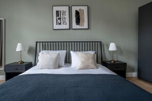 1 bedroom, iron/ironing board, WiFi, bed sheets - Bright Prenzlauer Berg 1BR, nr Mauerpark, by Blueground (Berlin)