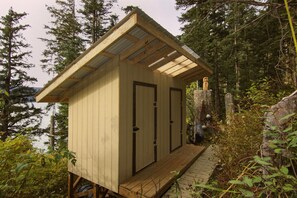 المنشأة من الخارج