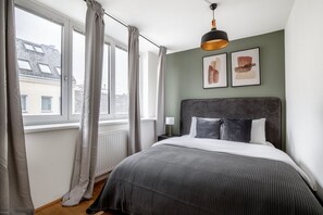 1 bedroom, iron/ironing board, WiFi, bed sheets - Premium Hernals 1BR w/ Balcony, nr Lidlpark, by Blueground (Vienna)