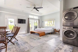 4 bedrooms, desk, travel cot, free WiFi - Two homes on the ocean with a private saltwater pool.  (Keaau)