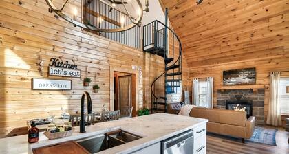 Modern and Cozy - Hot Tub - Newly Renovated!