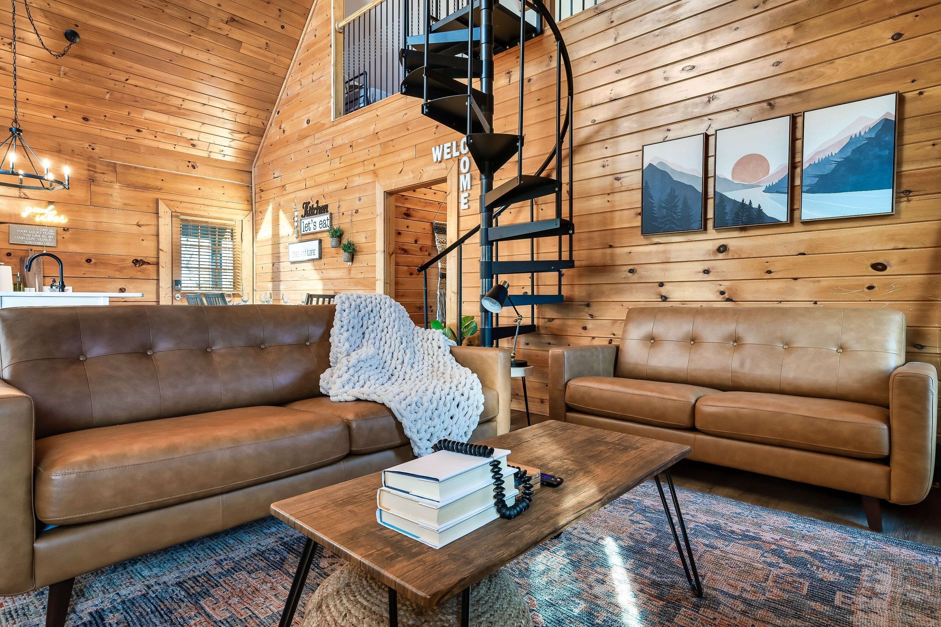 Modern and Cozy - Hot Tub - Newly Renovated! 