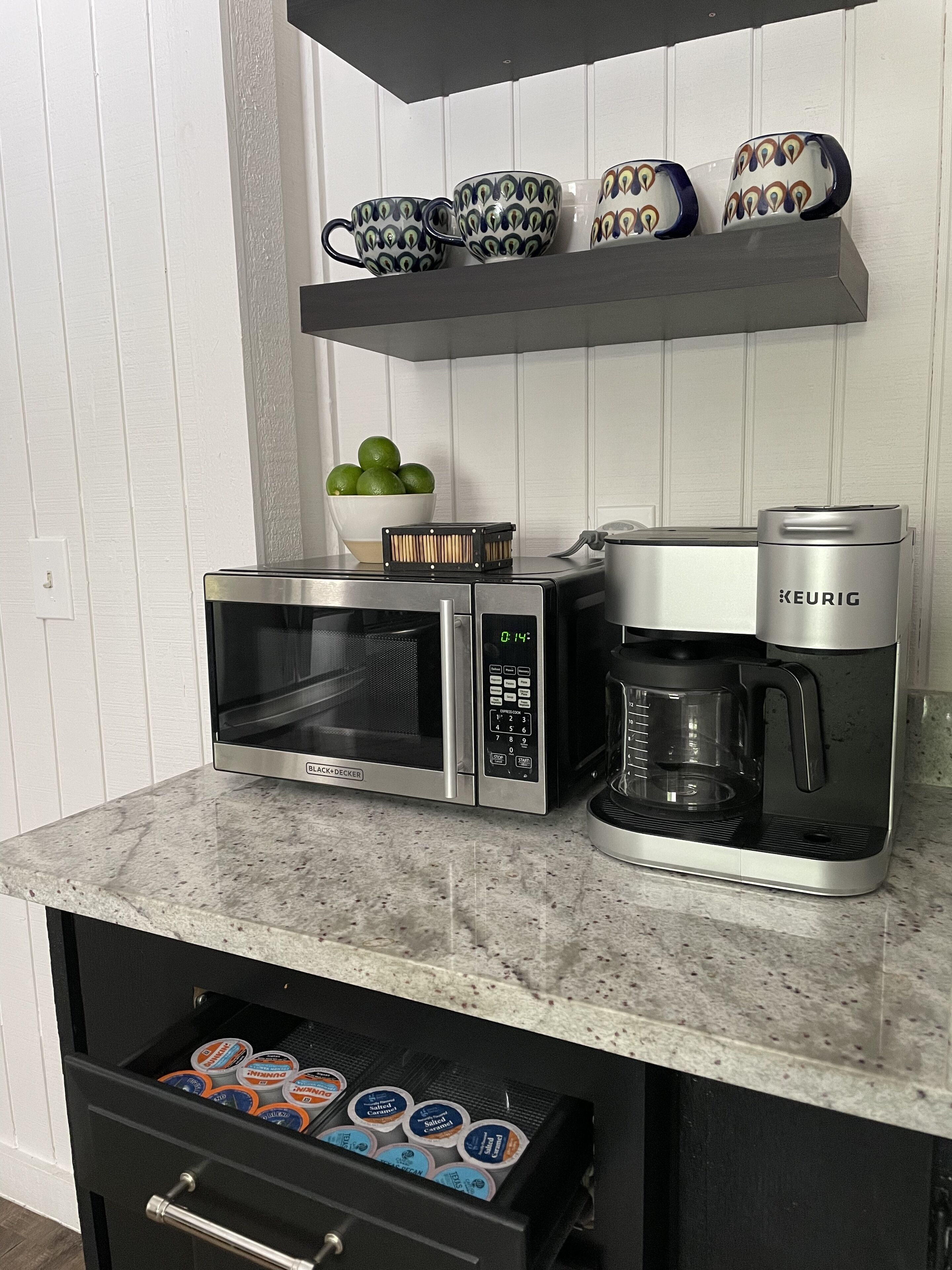 Beautiful Private Country Home on 23 acres. Sleeps10. Pond, dock, hiking trails.