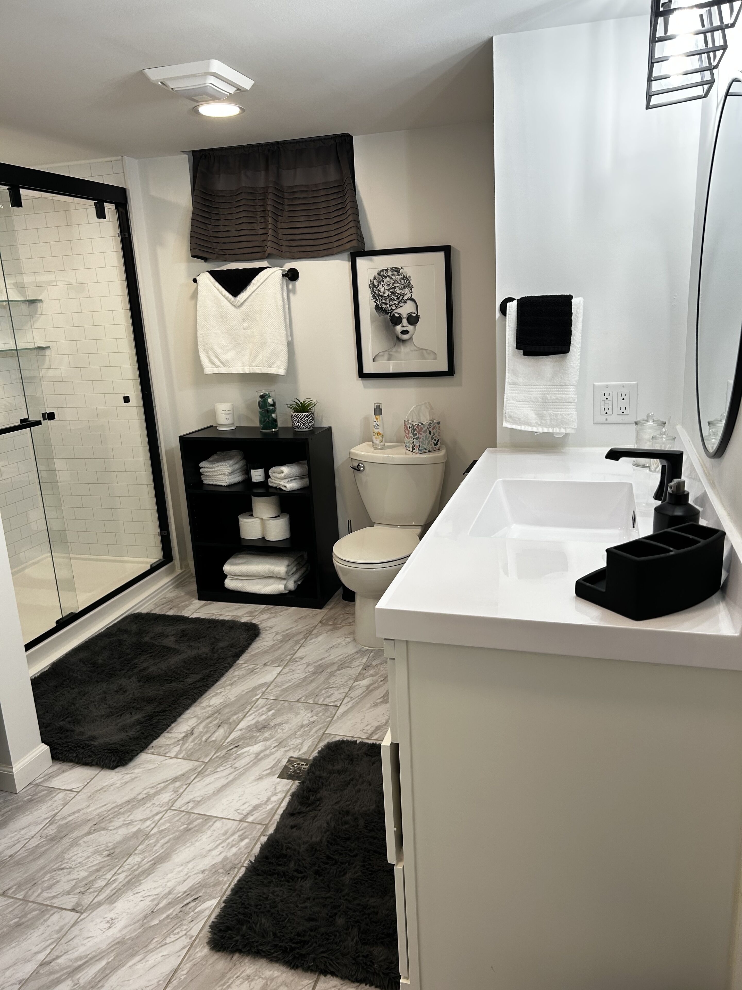 Cozy Home Close to Swimming Pool, Park, and quick Uber to Downtown