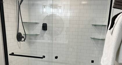 Cozy/Modern Home close to pool/park, quick Uber to downtown or the Univeristy
