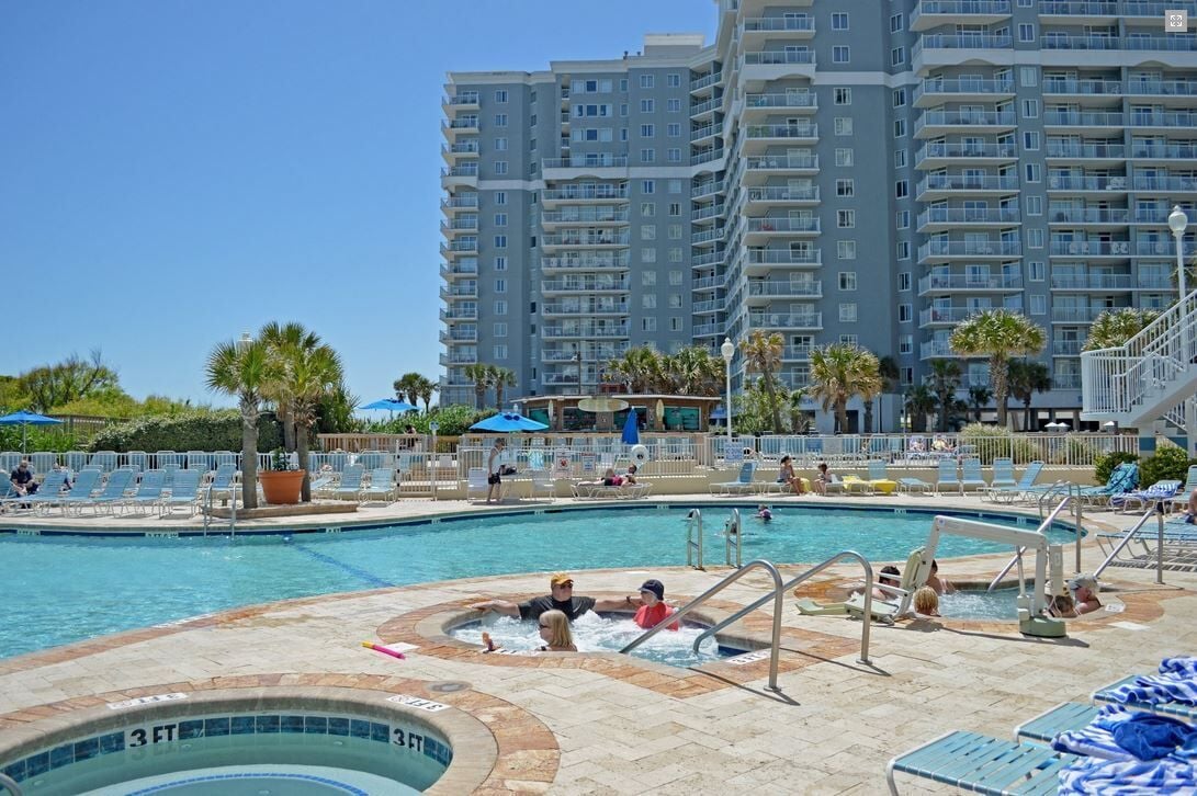Piscina all'aperto, una piscina riscaldata