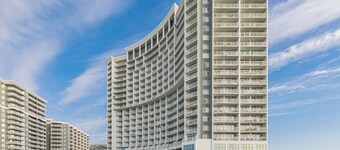 OCEAN FRONT Seawatch Resort Beach Front King Bed!