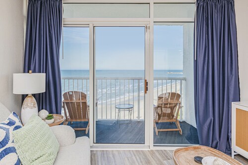 OCEAN FRONT Seawatch Resort Beach Front King Bed!