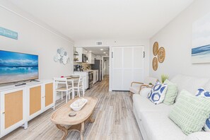 Smart TV - OCEAN FRONT Seawatch Resort Beach Front King Bed! (Myrtle Beach)