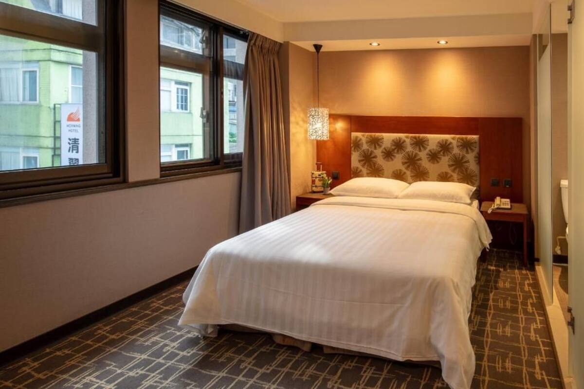 In-room safe, desk, laptop workspace, soundproofing