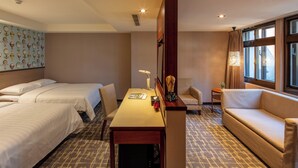 A hotel room with two beds, a desk, a sofa, and a large window. - Rich & Free Hotel Kaifeng (Taipei)