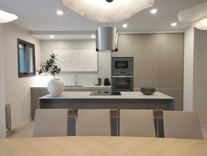 Réfrigérateur, micro-ondes, four, lave-vaisselle