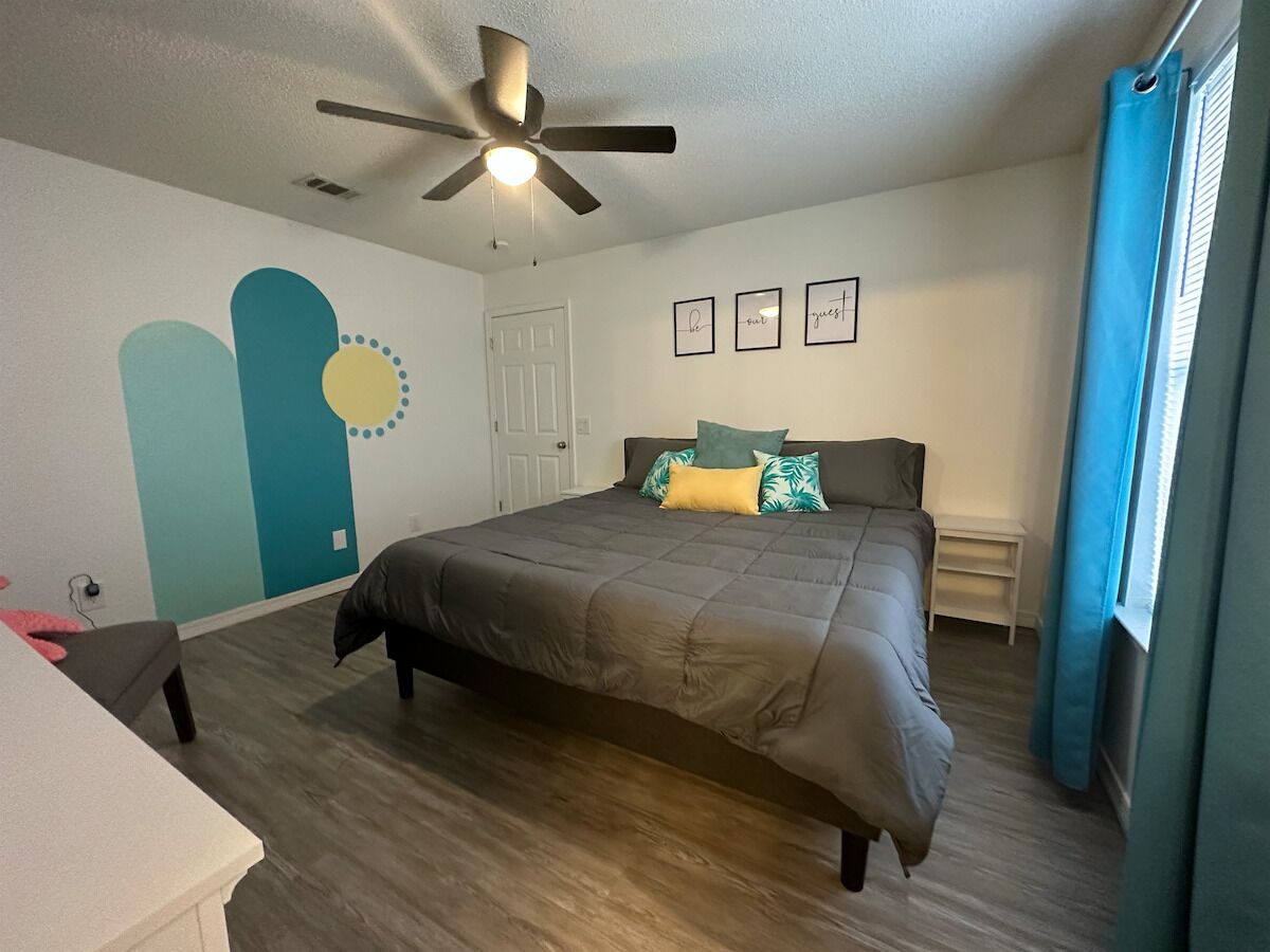 Coral Sky · New Listing!  Renovated!  Close to NAS & Beaches!