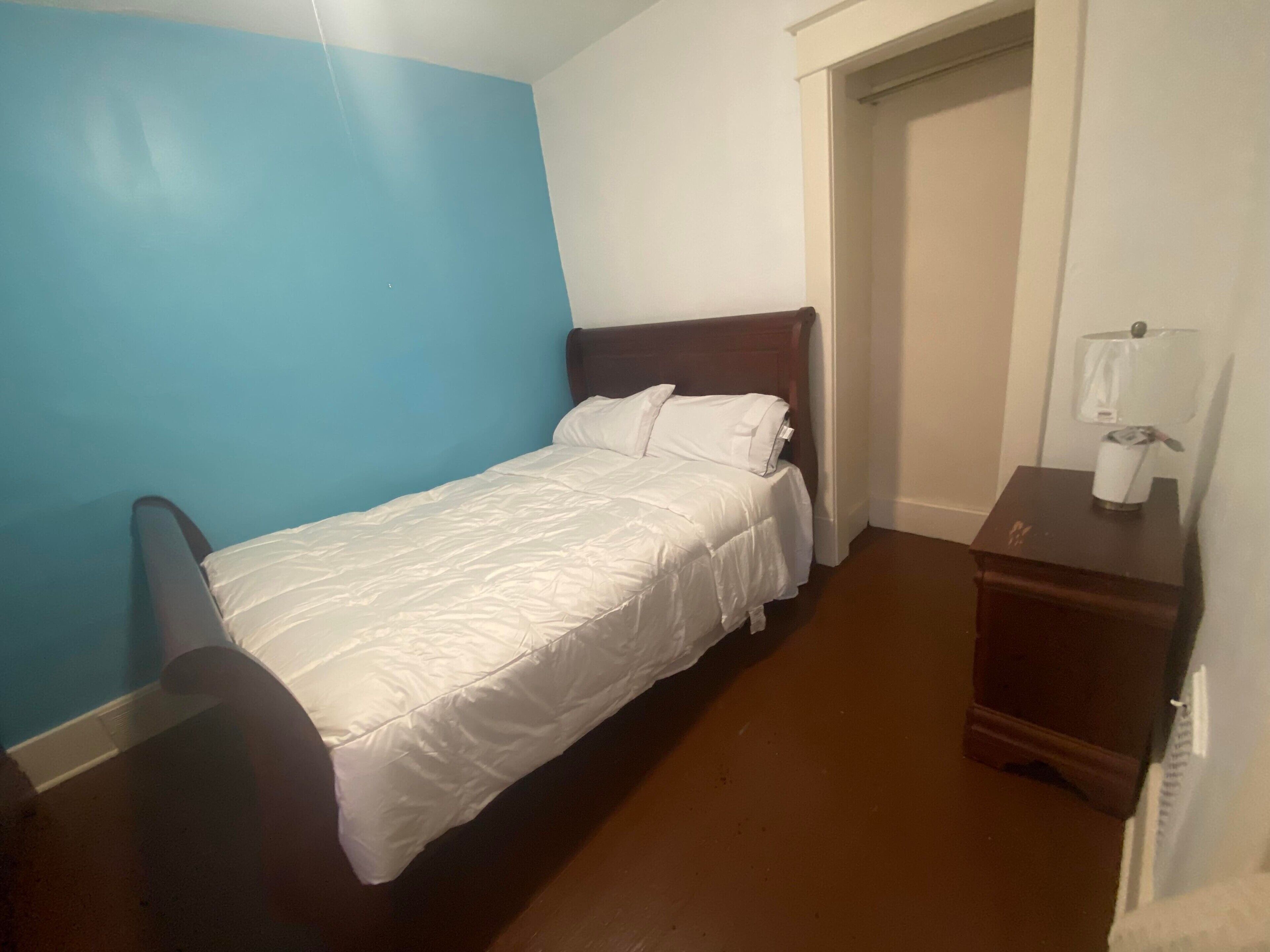 2 bedroom modern house quiet and peaceful neighborhood.