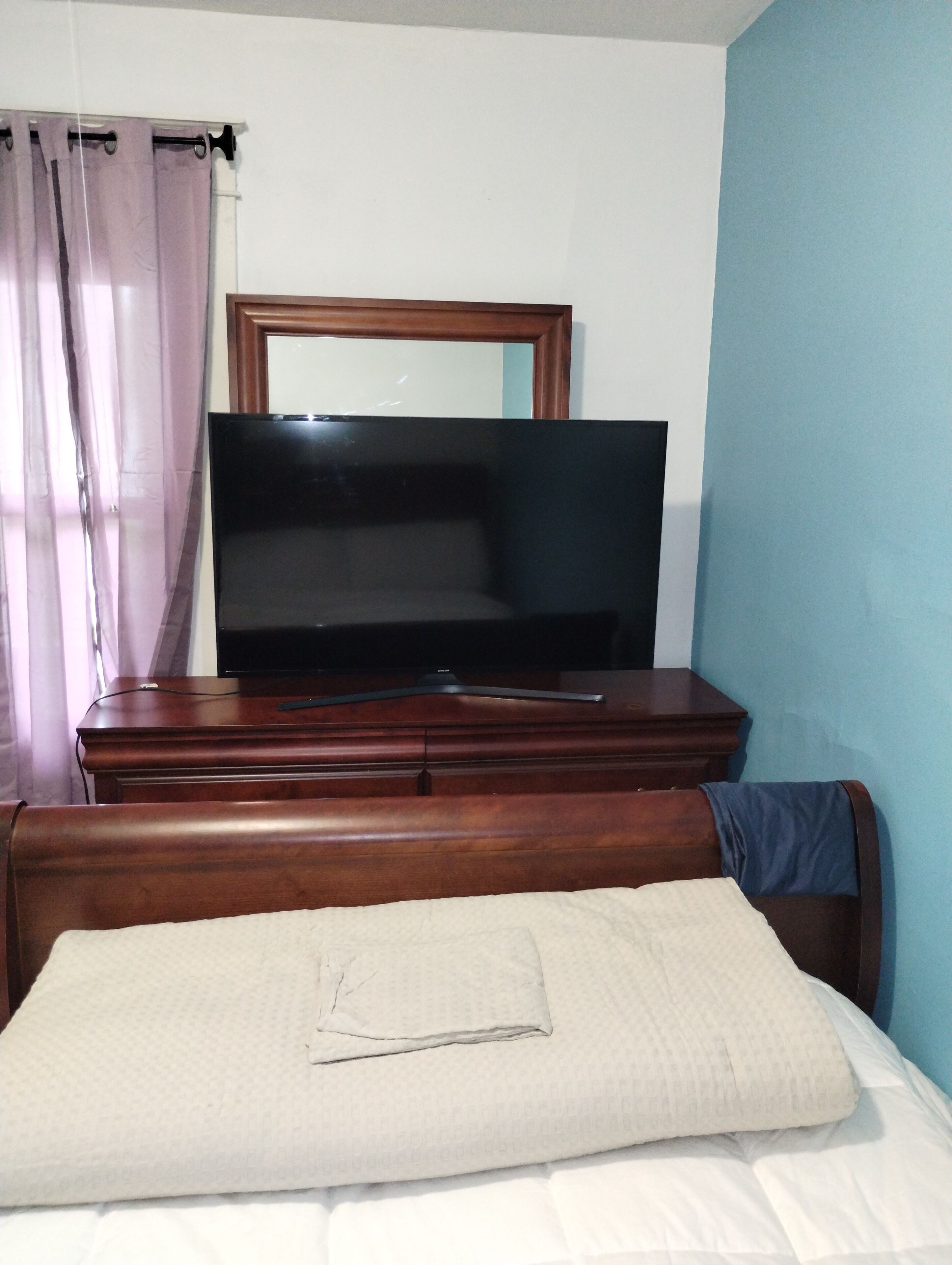 2 bedroom modern house quiet and peaceful neighborhood.